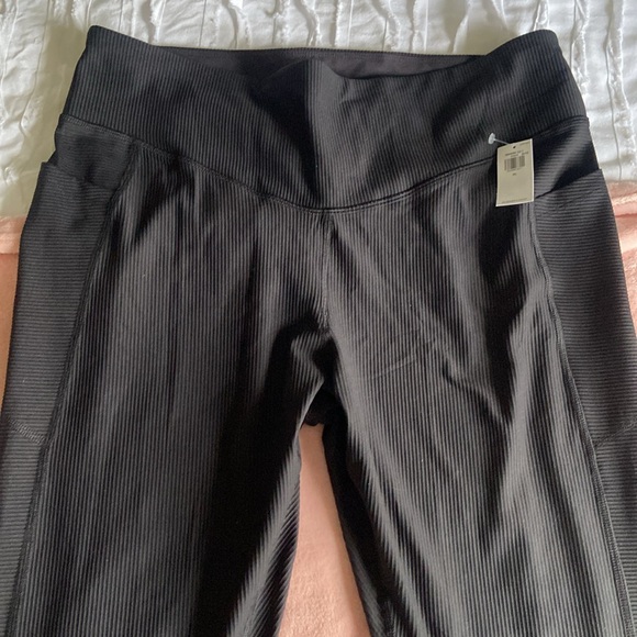 Old Navy High-Waisted Ribbed PowerSoft Crop Leggings - Size XL - NWT - Picture 6 of 6